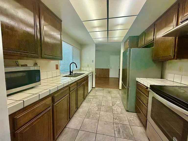 821 Saint Lucia Ct — Photo 7