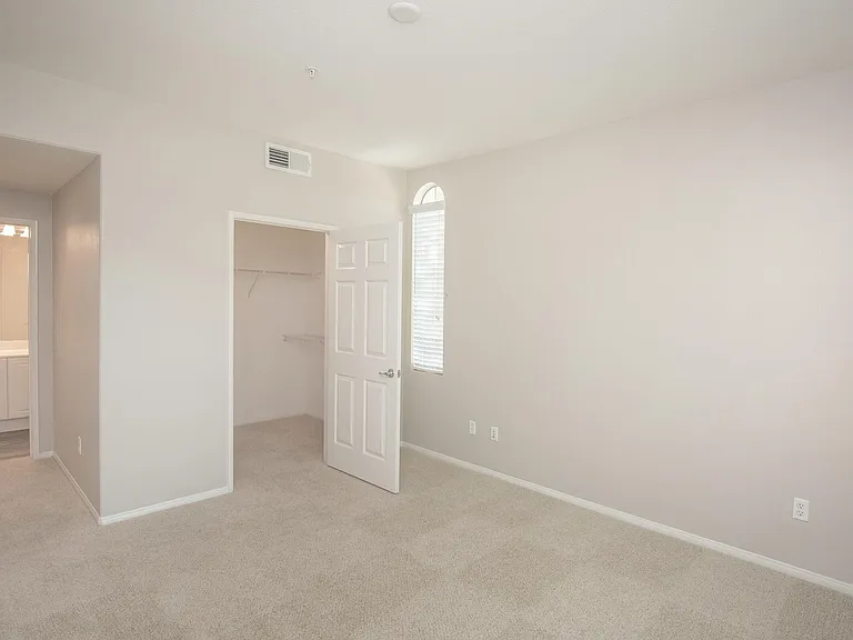 Laurel Vista Apartment Homes — Photo 56