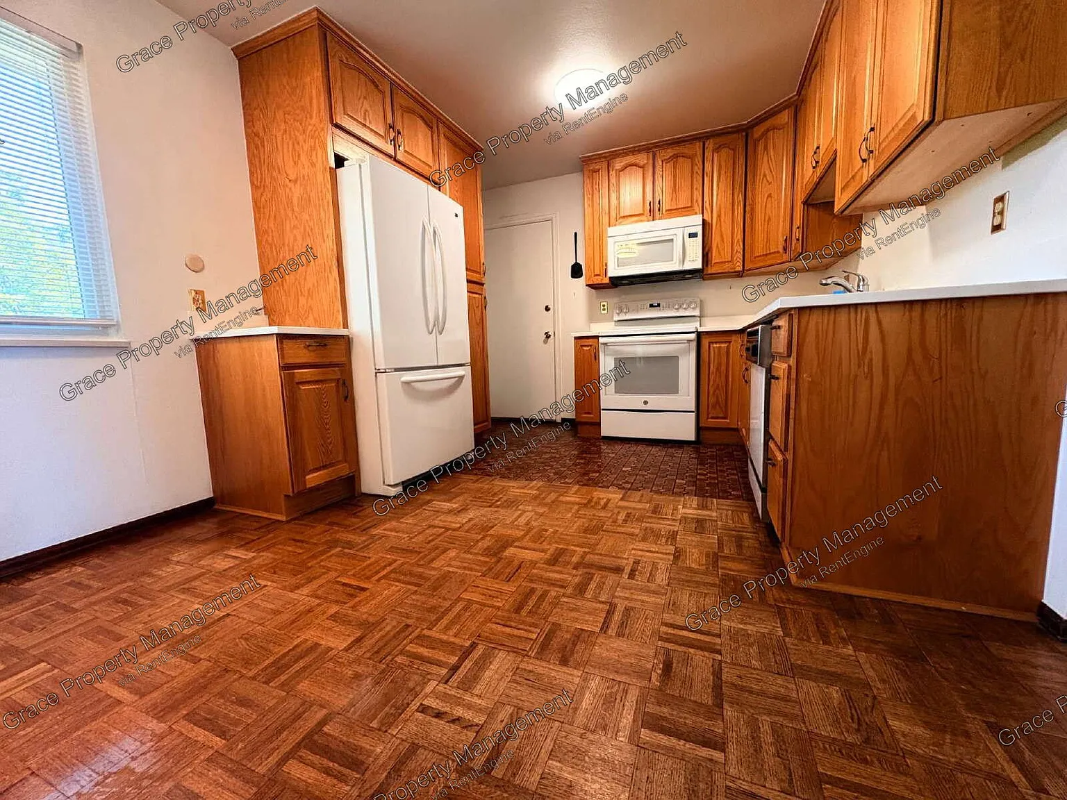 3 bed, 2.0 bath, 1132 sqft, $2,100 — Photo 3