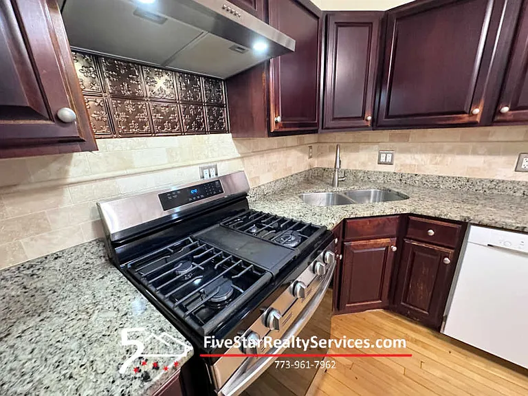 4453 N Kilbourn Ave #1 — Photo 2