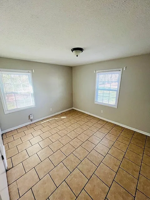 3 bed, 1.5 bath, 1120 sqft, $875 — Photo 3