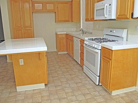 2nd image of 144 Bouquet Cir