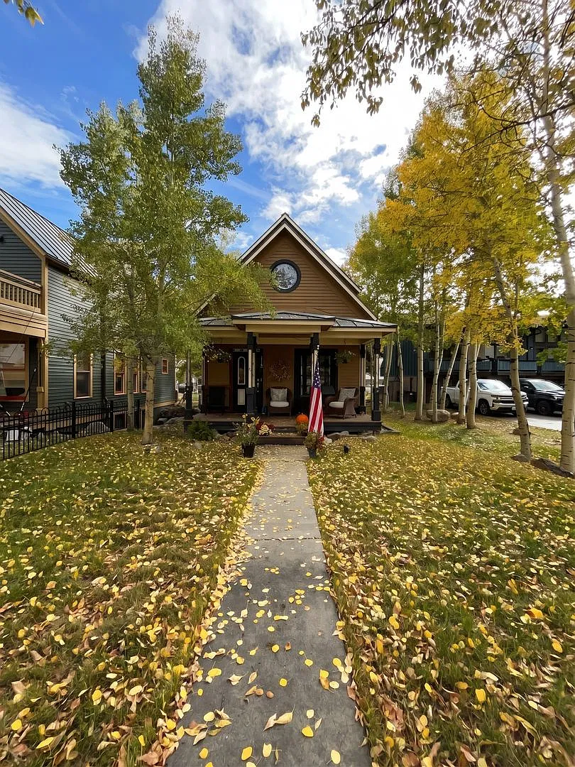 Charming 3 Bedroom Single-Family Home in Downtown Breckenridge Available November 2 — Photo 2