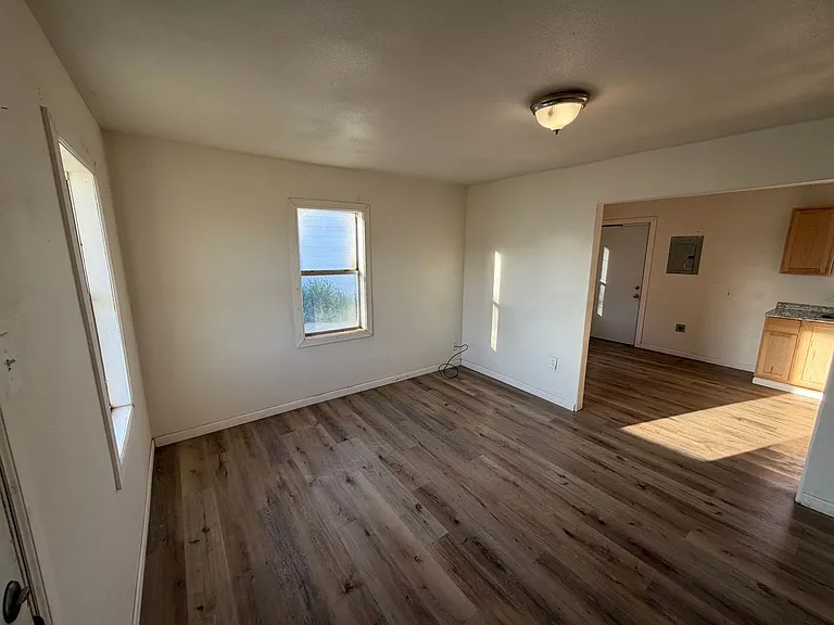 4511 Avenue G — Photo 2