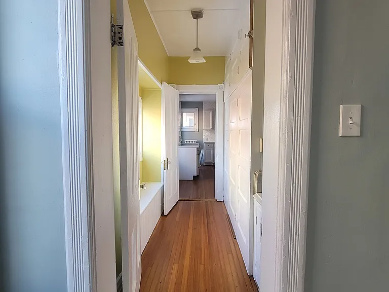 158 Grand St #2 — Photo 3