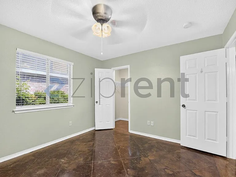 1012 Triple Crown Dr — Photo 18