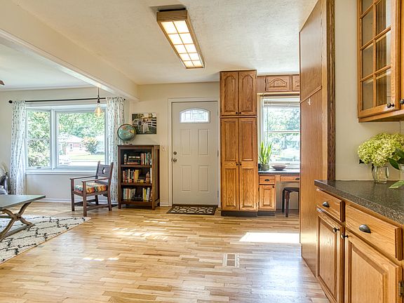4th image of 3255 Woodbine Ave SW