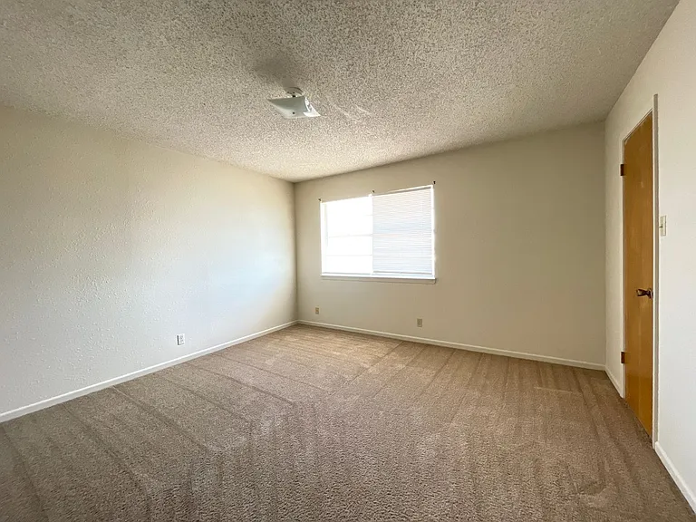 3609 Hereford Dr — Photo 10
