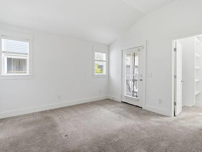 802 Briar Cir — Photo 21