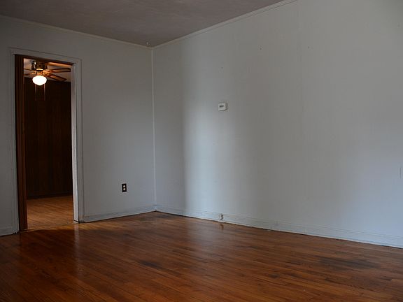 4th image of 3122 Yardley Dr NW