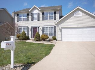 898 Shadow Pine Dr, Fenton, MO 63026
