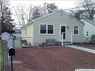 1st image of 586 Wood St
