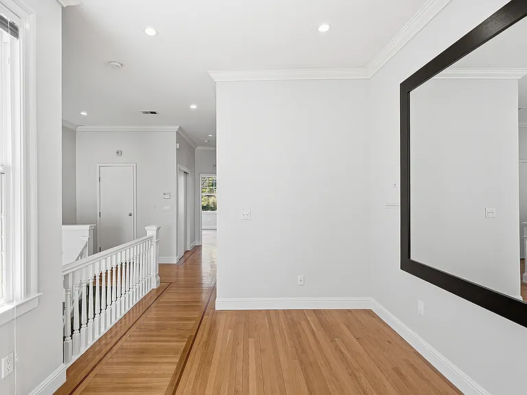 1818 Taylor St — Photo 8