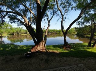 215 Gentle Breeze, Floresville, TX 78114
