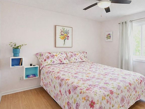 5th image of 302 Canal Dr