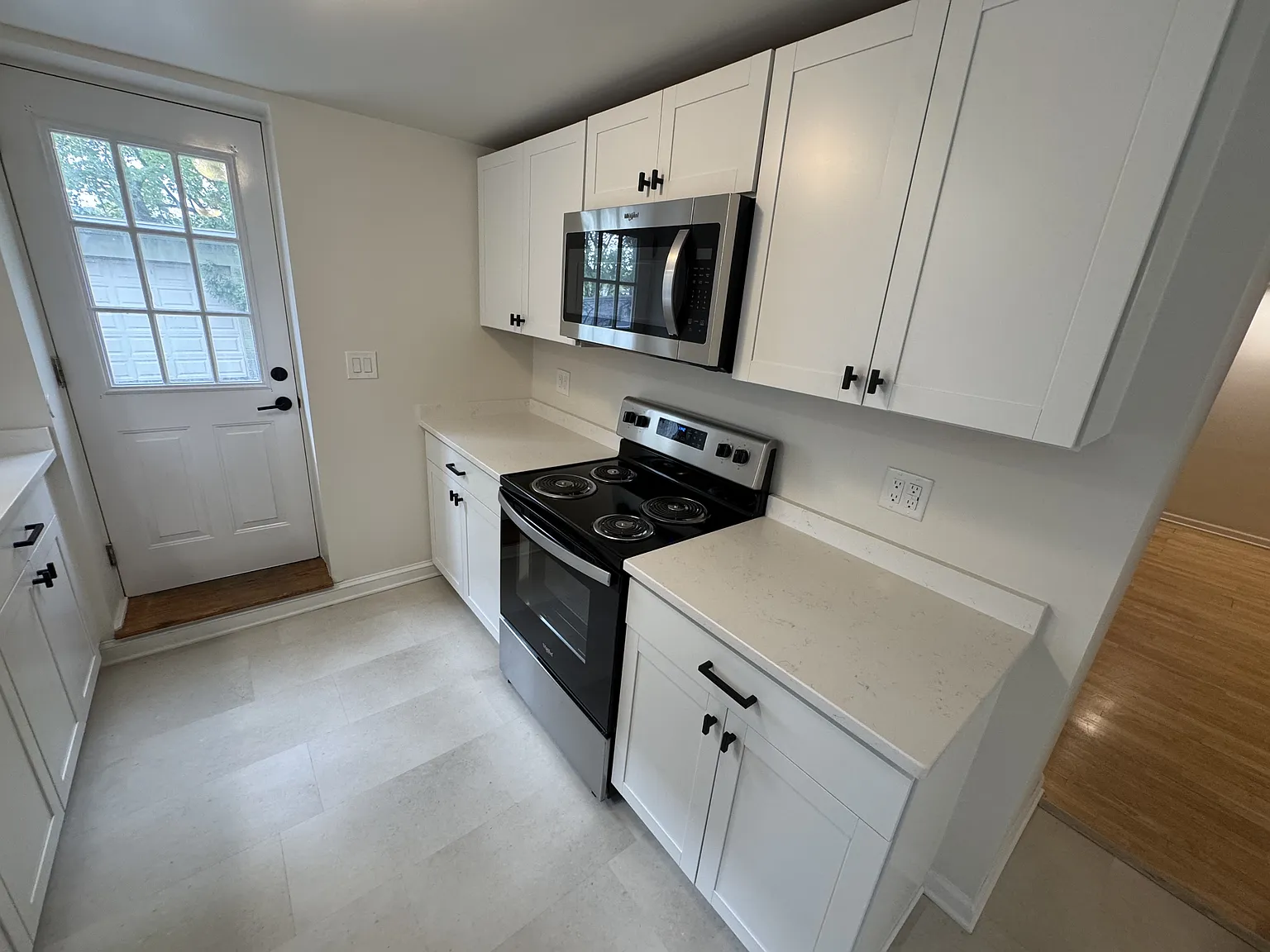 24 Vassar Street - B — Photo 3