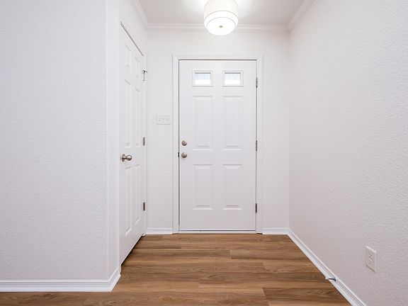 5th image of 13009 Bell Flower Dr