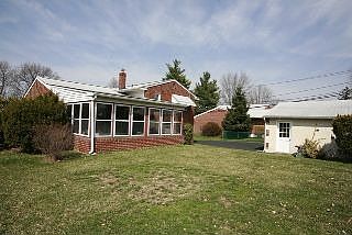 3rd image of 410 Park Dr