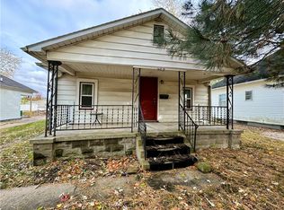 902 N 10th St, Mattoon, IL 61938