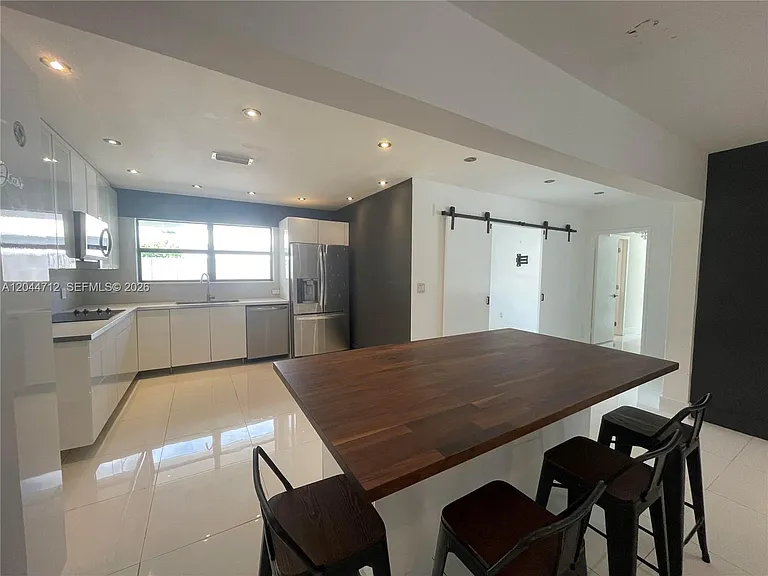 2115 Alamanda Dr — Photo 12