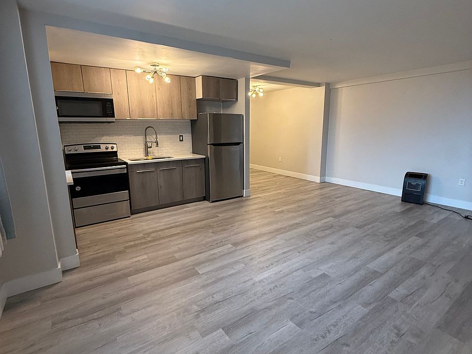 1st image of 11720 Edgewater Dr APT 105