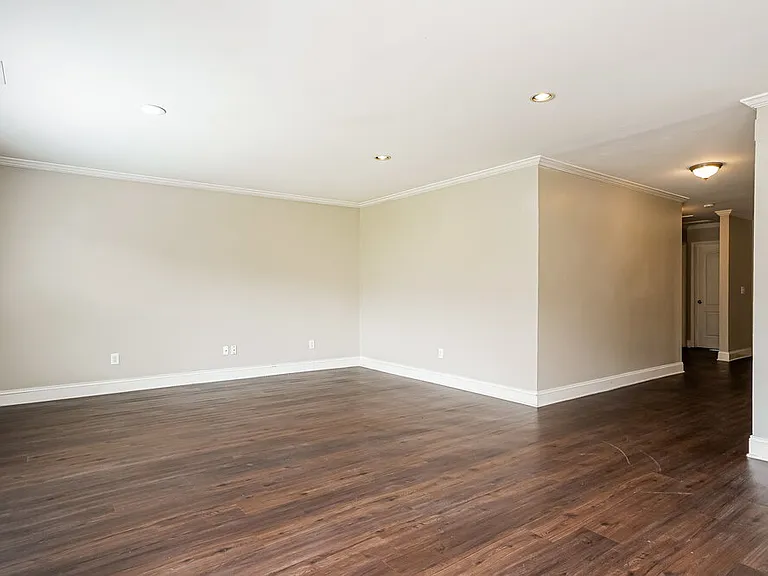 535 Kerriann Ln — Photo 4