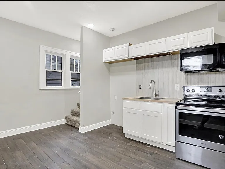 1031 N Dearborn St #B — Photo 12