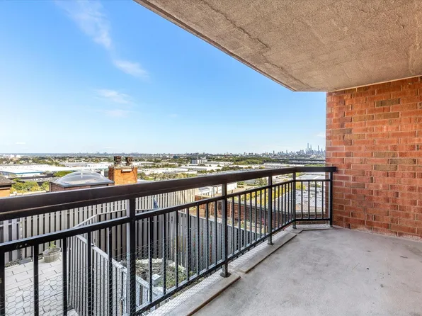 1705 Harmon Cove Tower image 11 of 49