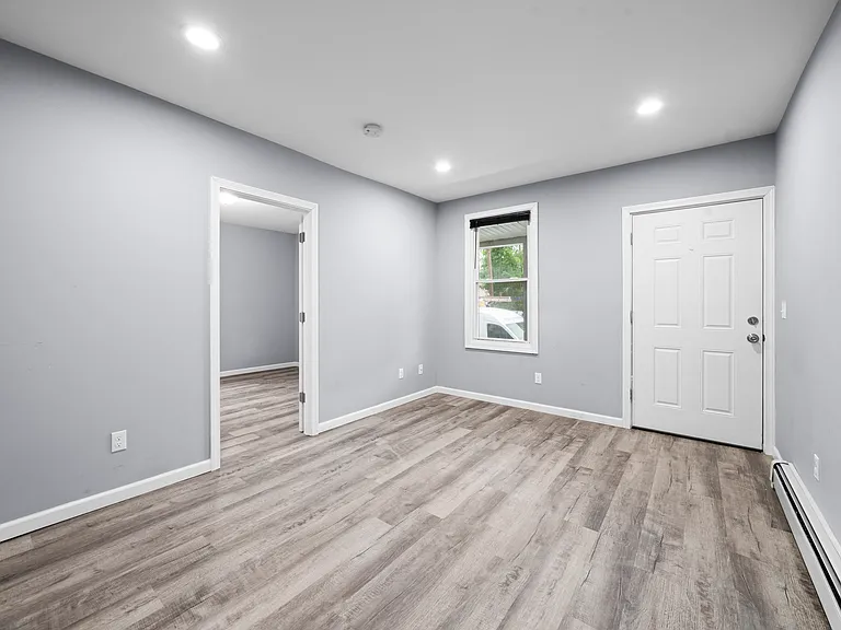 4 Columbus Ave — Photo 2