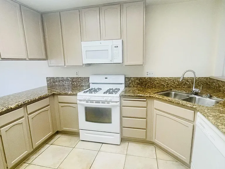 3488 Voyager Cir — Photo 9