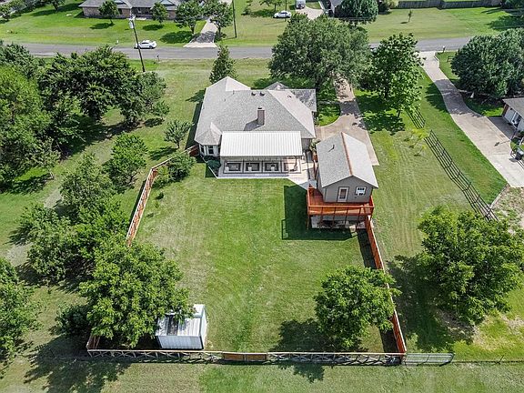 3rd image of 108 Creekview Dr