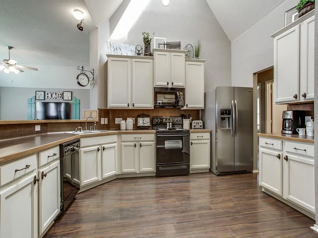 Building Photo - 1701 Heron Dr
