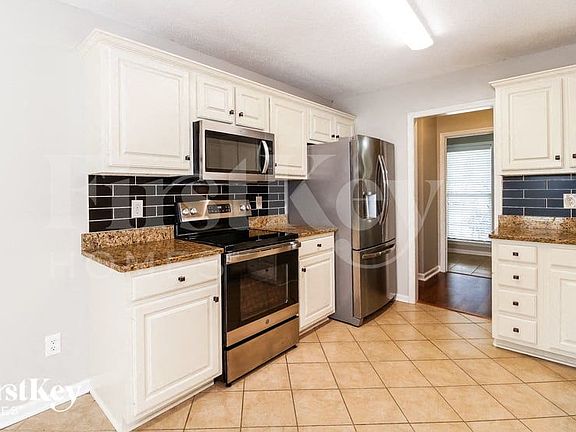 5th image of 12 Montford Ct