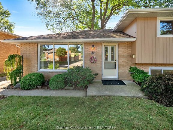 2nd image of 6 Macmillan Ct