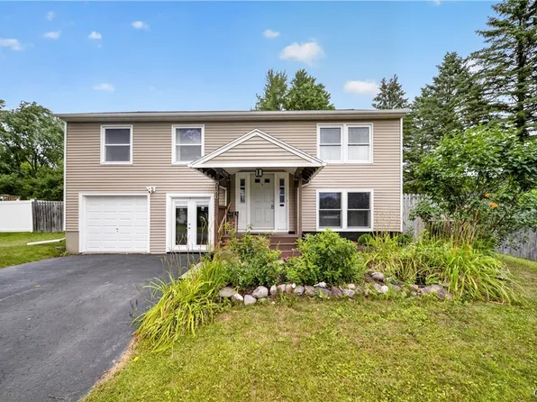 8180 Capricorn Dr, Liverpool, NY 13090