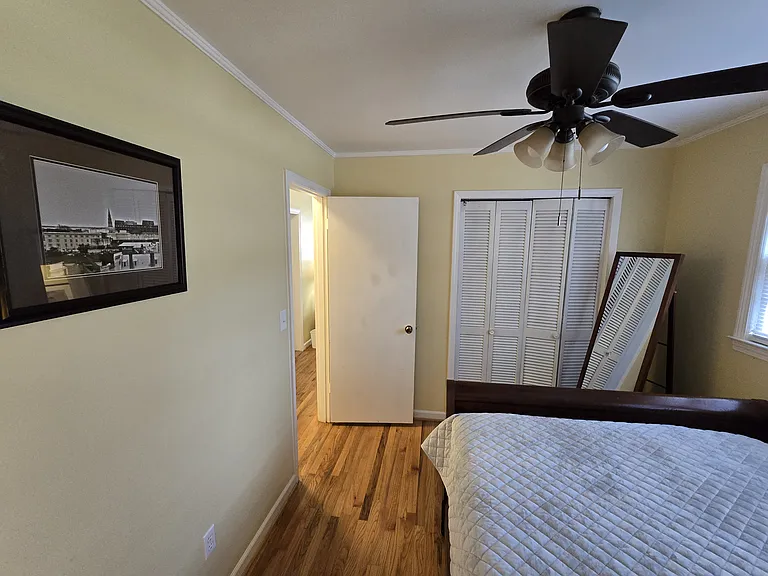 242 W Castle Dr — Photo 20