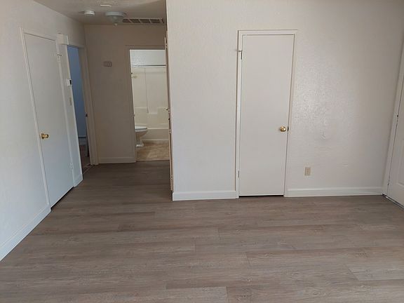 4th image of 740 W Olive Ave