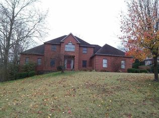 27 Oak Meadow Rd, Evansville, IN 47725