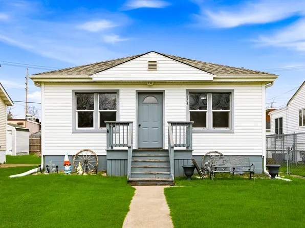 1216 W 37th Pl, Hobart, IN 46342