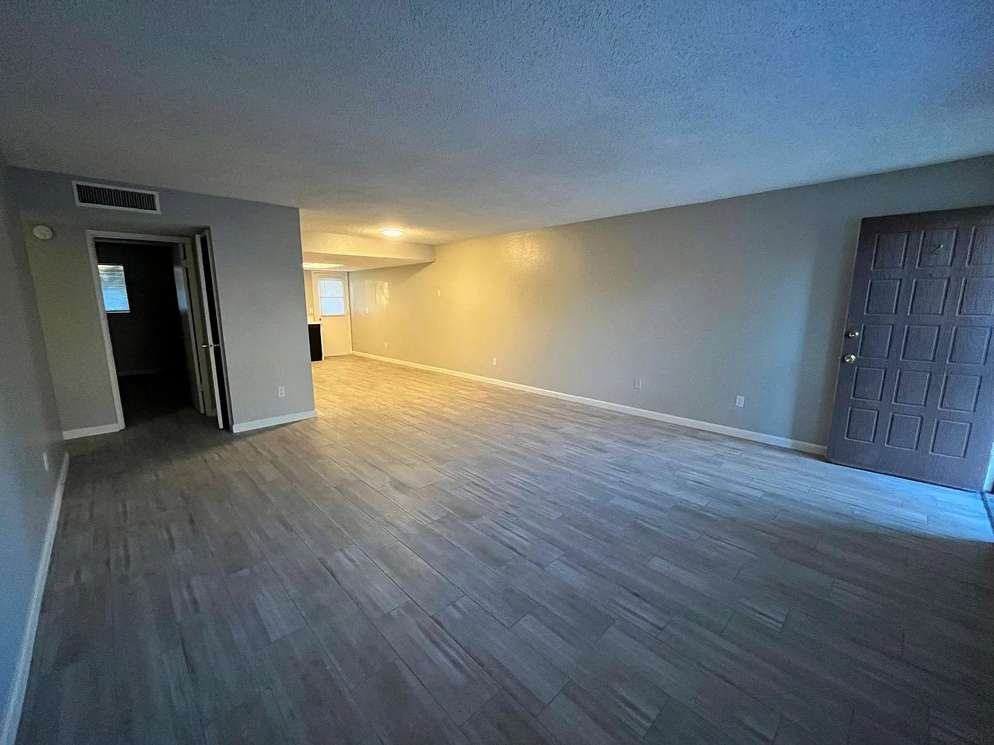 Half Month Rent Free! 2bd 1ba W/ Small Private Backyard! — Photo 3