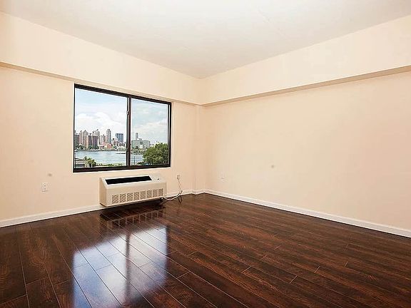 2nd image of 2627 2nd St APT 3G