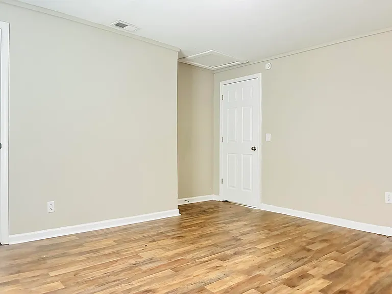611 Buffalo St — Photo 10