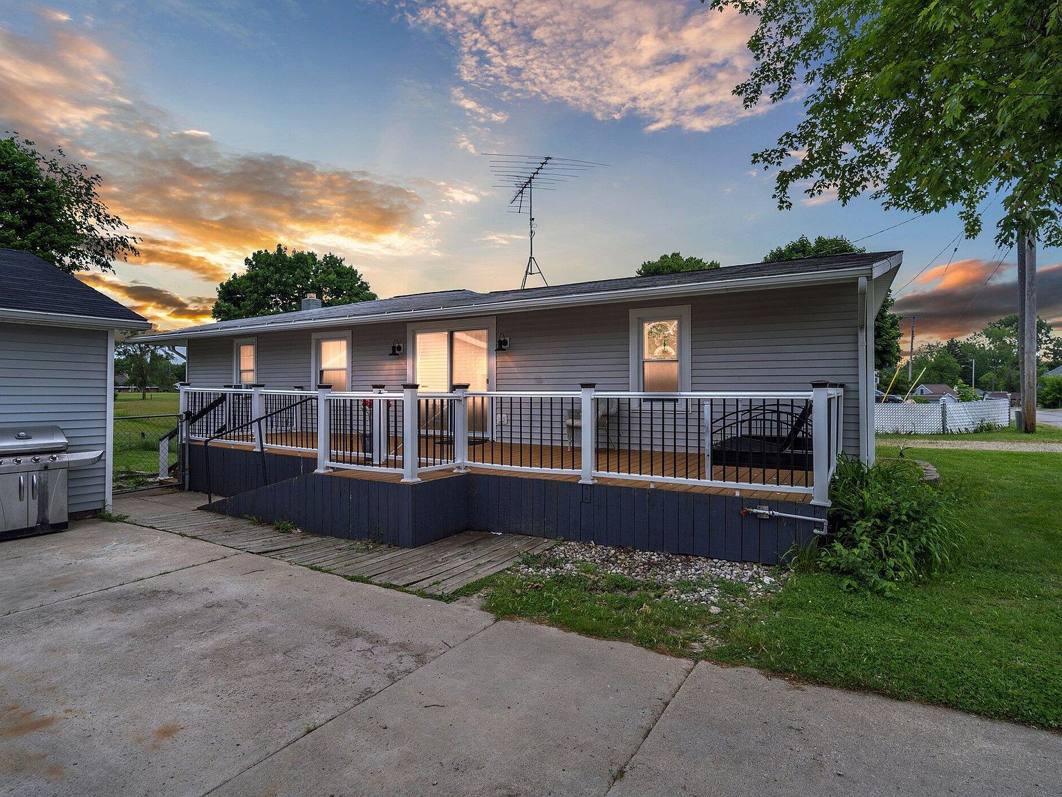 313 Ackerson Lake Dr, Jackson, MI 49201 Zillow