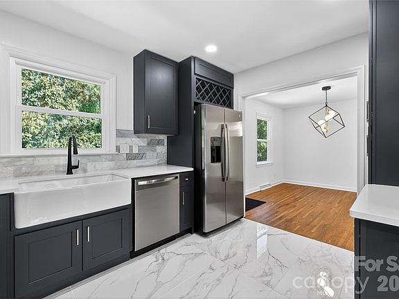 4th image of 5938 Sharon Rd