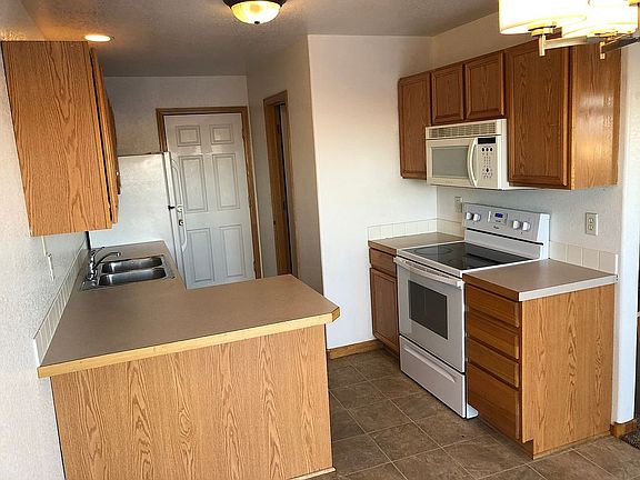 5th image of 627 Berwick Ave