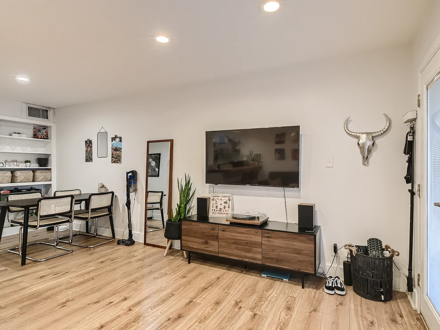 1304 Summit St — Photo 4