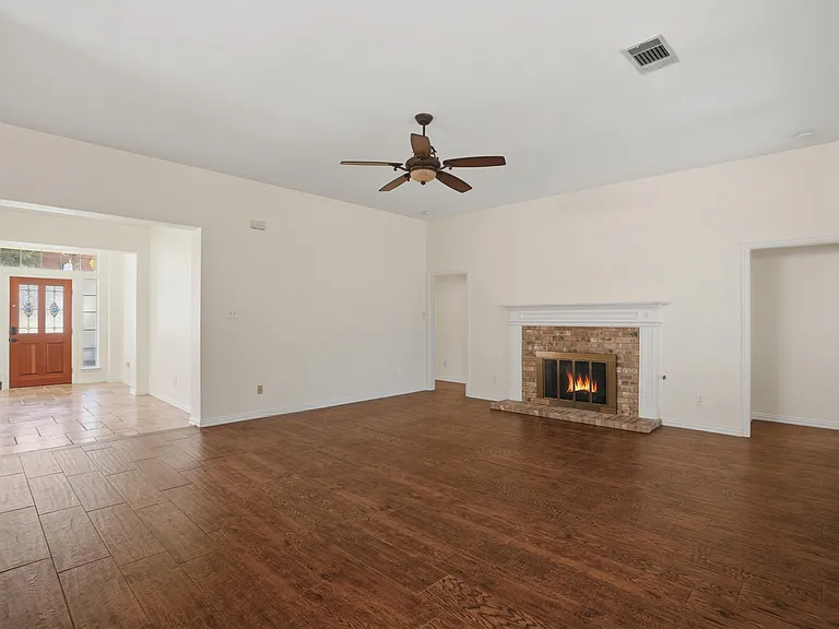 6613 Barclay Ln — Photo 9