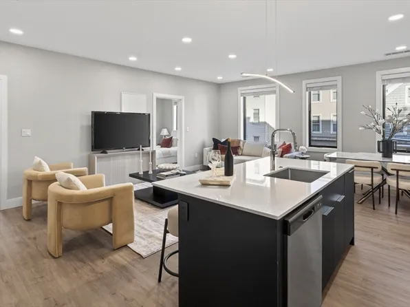 656 Saratoga St #210, Boston, MA 02128