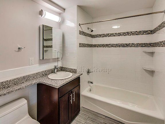 4th image of 2625 28th St APT 1D