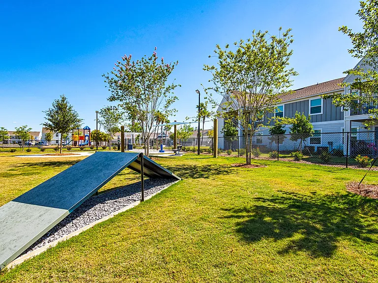 Stanford Pointe — Photo 23